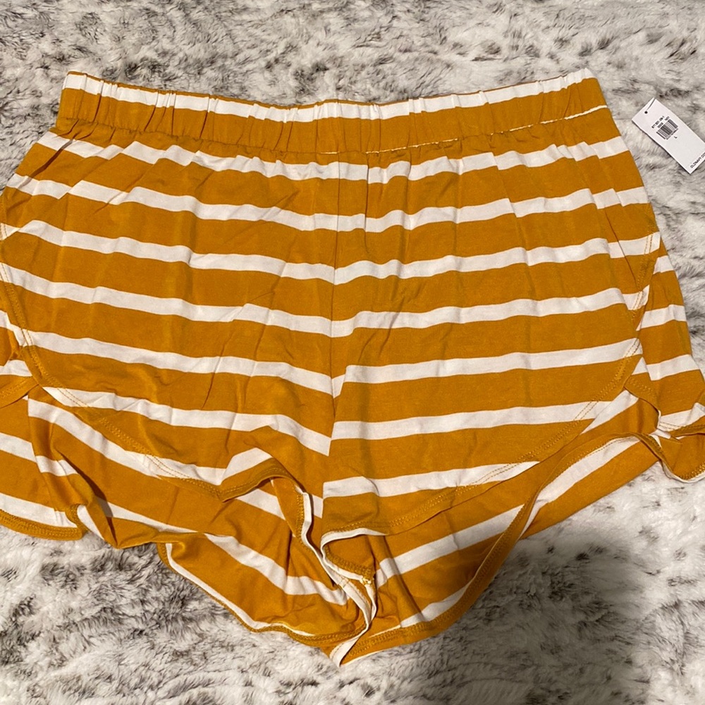 (Large) yellow/white striped sleep shorts